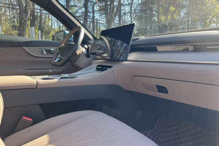 Used Chery Tiggo 8 PLUS C-DM 2025 1.5T 116 km Prestige Version 5 Seats
