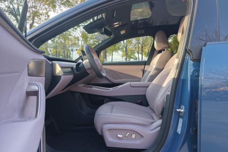 Used ONVO L60 2024 60 kWh Rear-Drive Version