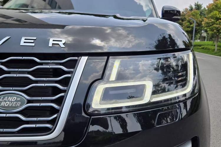 Used Land Rover Range Rover 2021 3.0 L6 Century Extended Classic Edition
