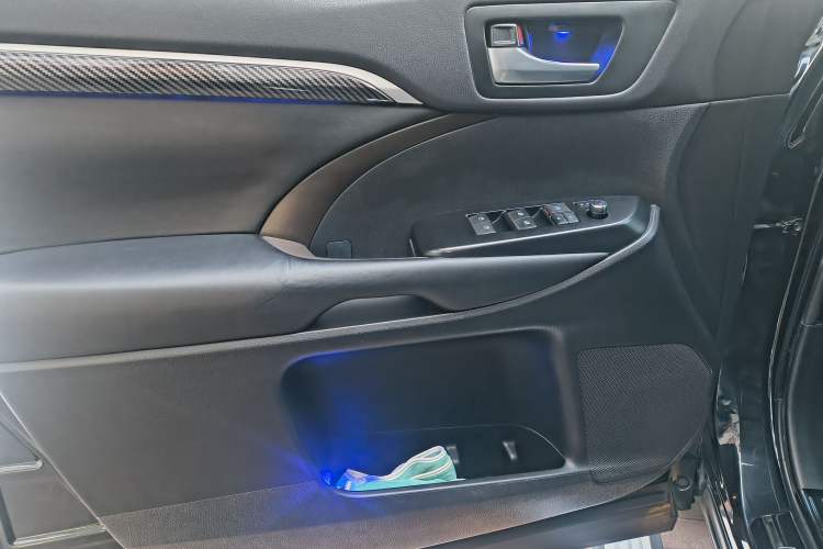 Used Toyota Highlander 2018 2.0T Four-Wheel Drive Prestige Version 7 Seats China VI Standard
