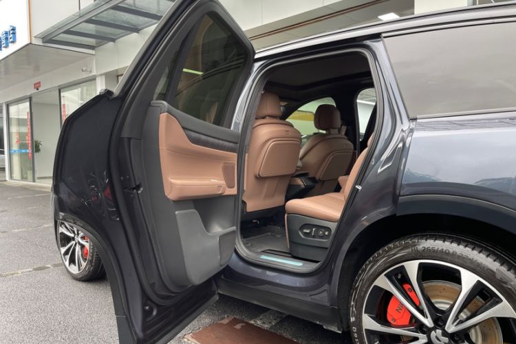 Used Nio ES8 2023 100kWh Signature Edition
