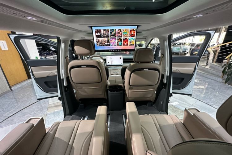 Used XPeng X9 2025 740 Ultra-Long Range Max Interior 6