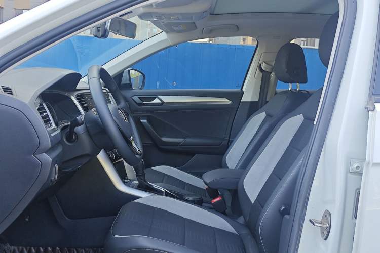 Used Volkswagen T-ROC 2020 230TSI DSG Two-Wheel Drive Advanced Version Left Front Seat