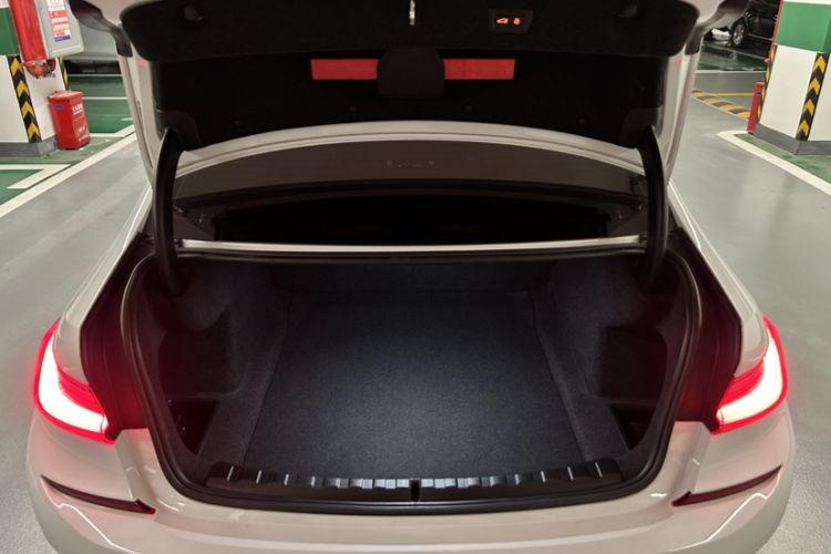 Used BMW 3 Series 2022 Updated 325Li M Sport Package Interior 4