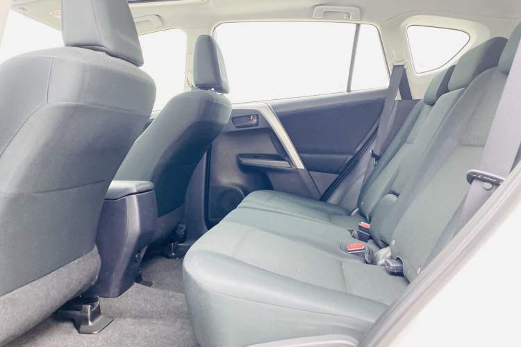 Used Toyota RAV4 2016 2.0L CVT Two-Wheel Drive Fashion Edition China V Standard