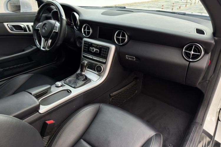 Used Mercedes-Benz SLK-Class 2011 SLK 200 Fashion Model
