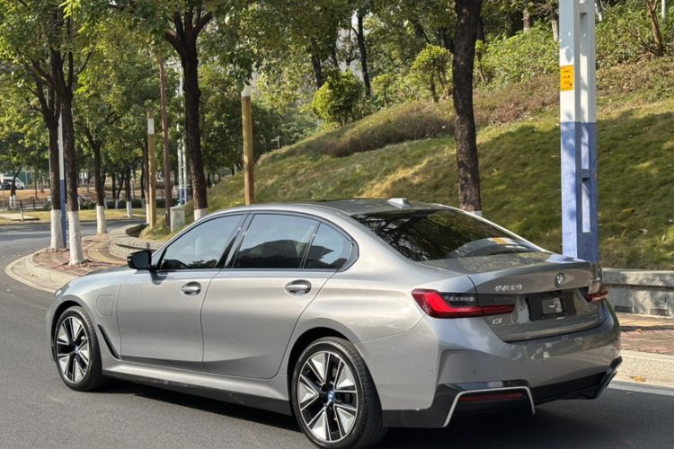 Used BMW i3 2023 eDrive 40 L Midnight Sports Package
