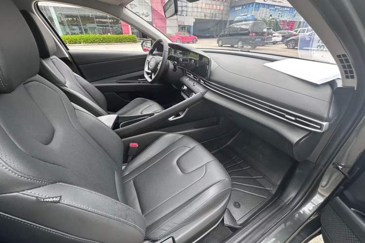 Used Hyundai Elantra 2023 1.5L CVT LUX Prestige Edition