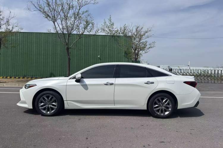 Used Toyota Avalon 2019 2.0L Luxury Edition China VI Standard Exterior 3