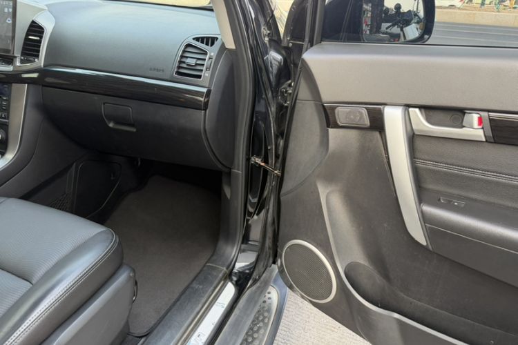 Used Chevrolet Captiva 2014 2.4L 4x4 Flagship Edition 7 Seats