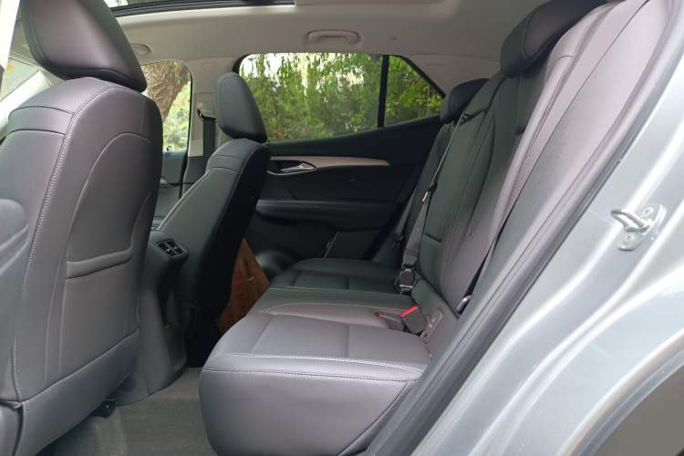 Used Buick Envision 2025 25T Entry-Grade Platinum Edition Interior 10