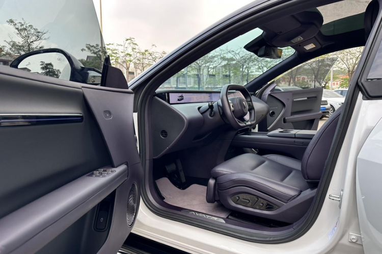 Used Avatr 06 2025 Ultra Pure Electric Edition Interior 8