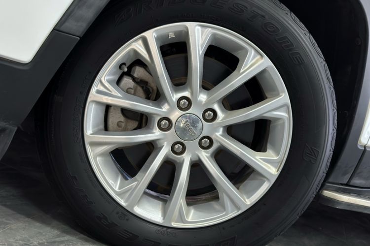 Used Jeep Cherokee 2019 2.0T Two-Wheel Drive Smart Enjoyment Version China VI
