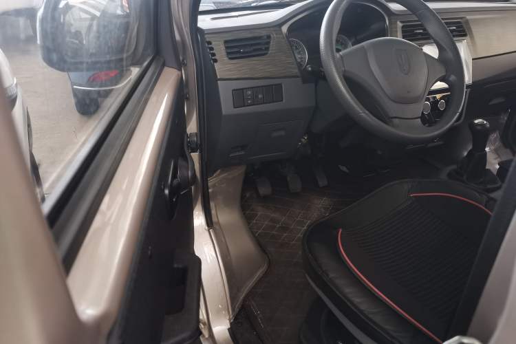 Used Jinbei Hiace X30 2023 1.5L Super-Comfortable Passenger Van 5/6/7-Seater Non-Air-Conditioned Version Model SWC15M