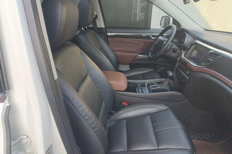 Used GAC Trumpchi GS8 2017 320T Two-Wheel Drive Luxury Smart Connectivity Version (7 Seats)