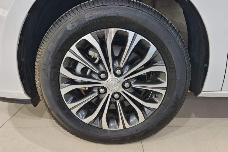 Used Buick GL8 2021 Land Cruiser Executive Class 652T Luxury Model
