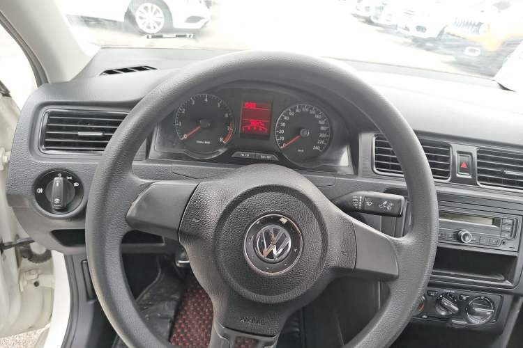 Used Volkswagen Santana 2015 1.6L Manual Fashion Edition
