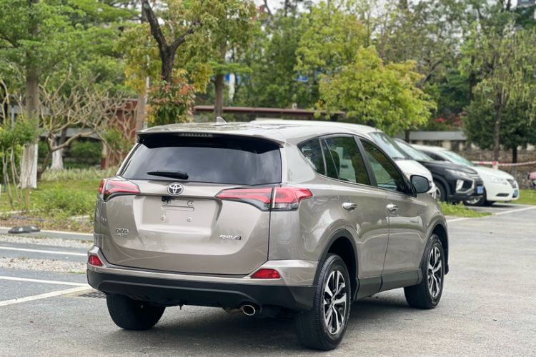 Used Toyota RAV4 2019 2.0L CVT Two-Wheel Drive Luxury Version China VI Standard Exterior 9