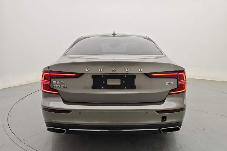 Used Volvo S60 2022 B4 Zhiyuan Luxury Edition