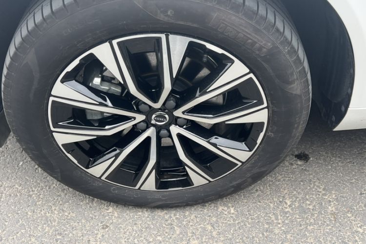 Used Volvo XC60 2023 B5 4x4 Smart Luxury Edition