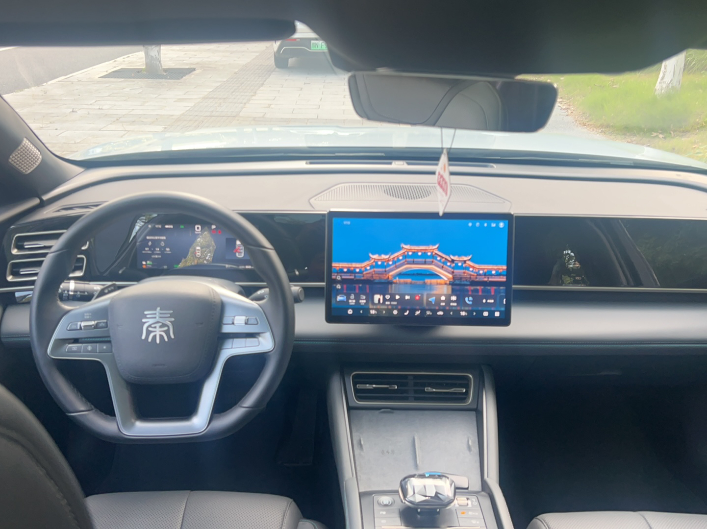 BYD Qin L 2025 DM-i Smart Drive 120KM Superior Model — снимка 18