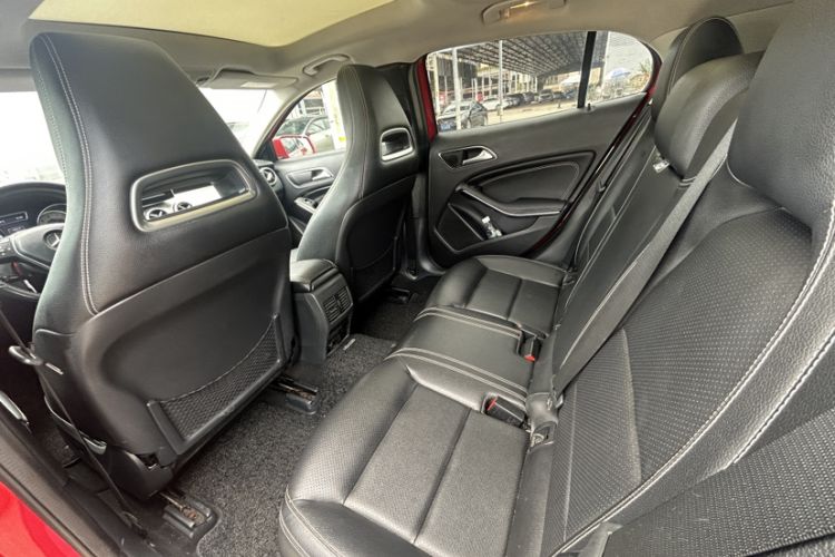 Used Mercedes-Benz GLA 2015 GLA 200 Sport Edition Interior 5