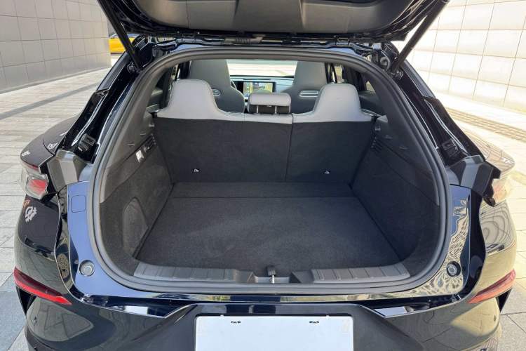 Used CHANGAN UNI-T 2023 2nd Generation 1.5T Flagship Version Trunk