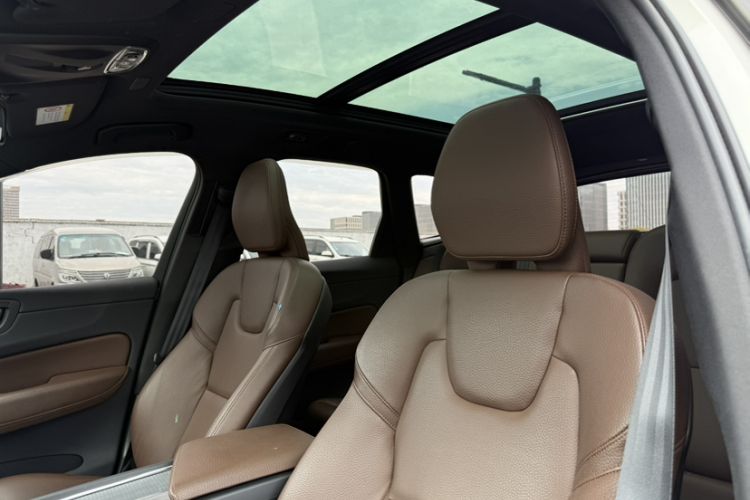 Used Volvo XC60 2021 T5 4x4 Smart Luxury Edition Roof