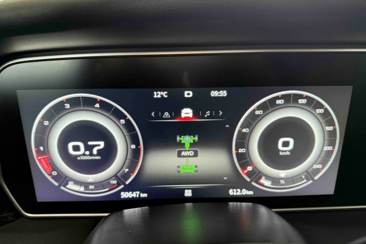 Used Hongqi HS5 2022 2.0T Smart Connect Flagship All-Wheel-Drive Version Odometer Close Up