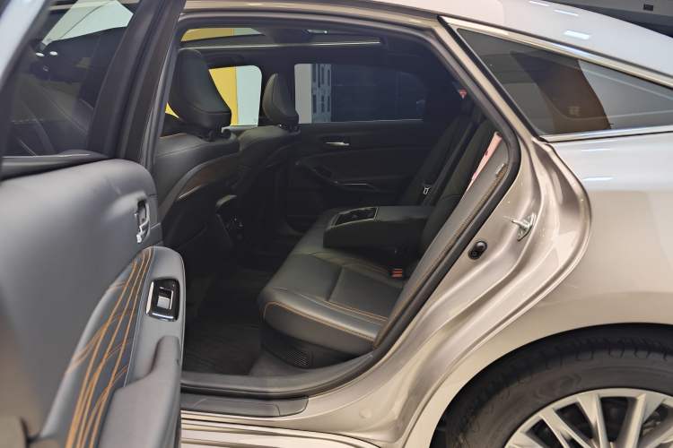 Used Toyota Avalon 2024 Dual-Motor 2.0L Luxury Edition