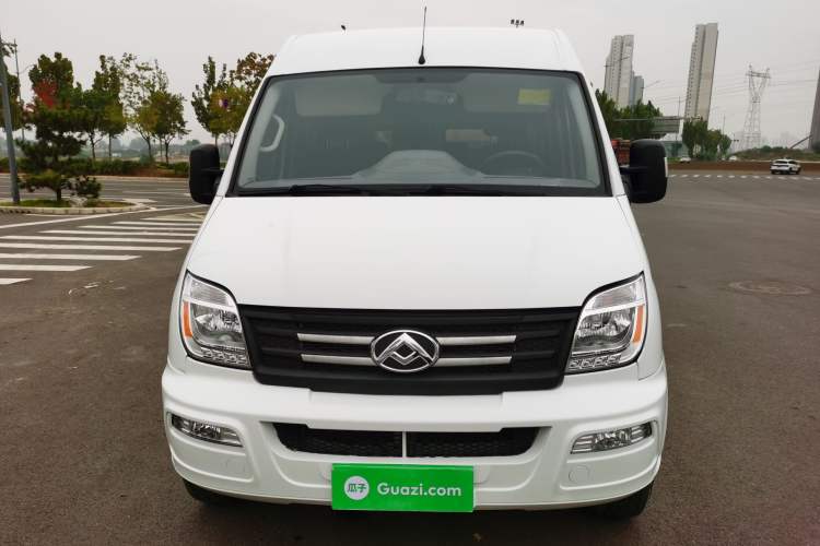 Used SAIC MAXUS Xintu V80 2023 2.0T Manual Classic Aoyuntong Short Wheelbase Mid-Roof 7/8/9-Seater