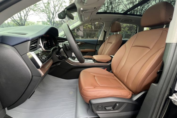 Used Audi Q7 2022 55 TFSI quattro S line Sport model Interior 4