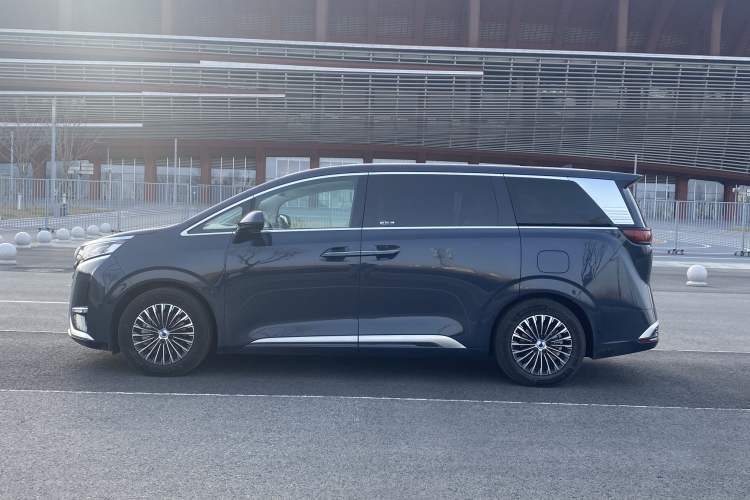 Used Denza D9 2024 DM-i 980 Four-Wheel Drive Flagship Model