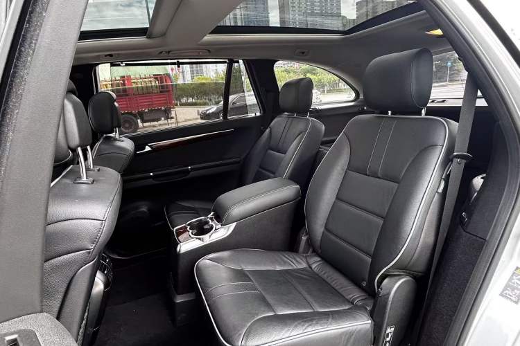 Used Mercedes-Benz R-Class 2011 R 350 L 4MATIC