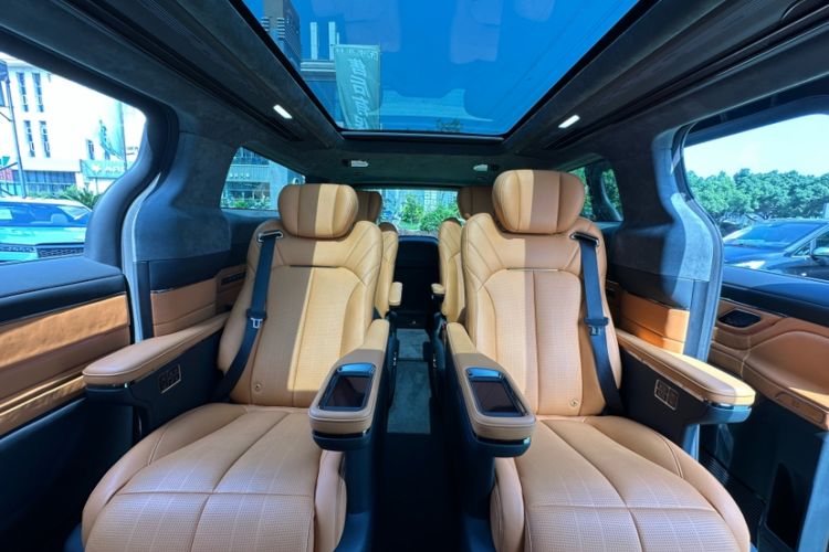 Used Geely Galaxy LEVC L380 2024 140-Degree 6-Seater All-Wheel-Drive Ultra Interior 11