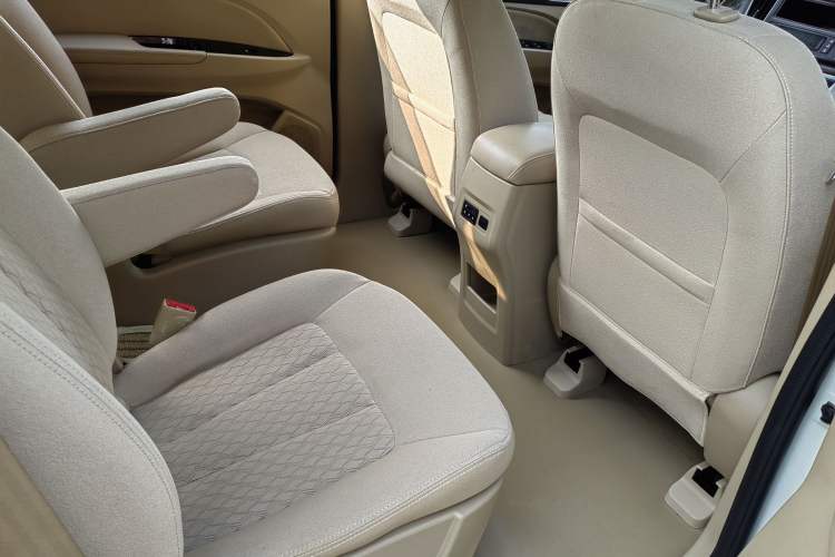 Used Baojun 730 2016 1.5L Manual Value Edition 7 Seats China V Emission Standard