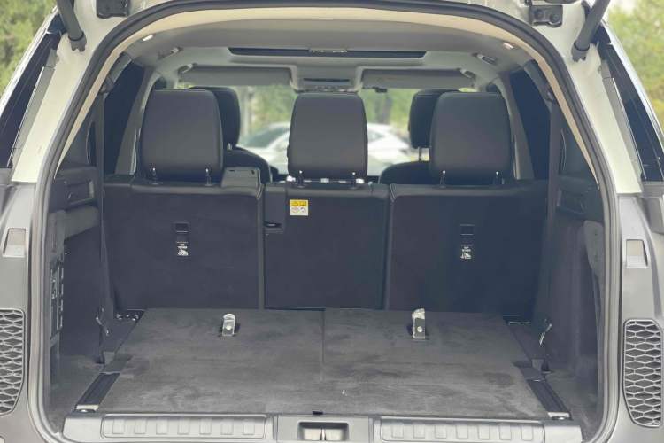 Used Land Rover Discovery 2024 360 PS S
