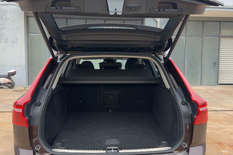 Used Volvo XC60 2018 T5 4x4 Zhiyi Edition Trunk