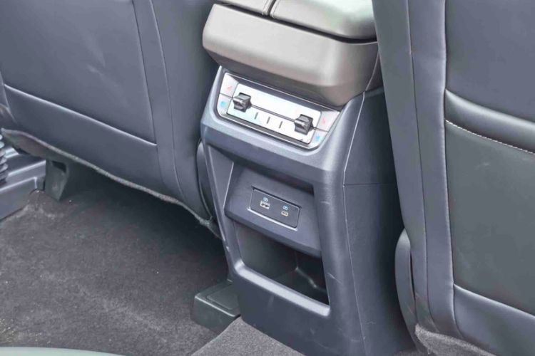 Used Ford Edge 2025 Ford Explorer L 2.0T EcoBoost E-Hybrid Four-Wheel-Drive 7-Seater Supreme Model
