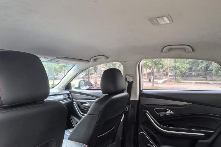 Used BAIC Beijing U7 2019 1.5T Manual Elite Version China VI
