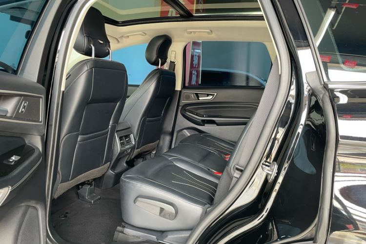 Used Ford Edge 2021 PLUS EcoBoost 245 Two-Wheel-Drive Platinum Edition 5 Seats
