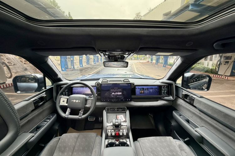 Used Formula Leopard 5 2023 Cloud Ride Flagship Edition
