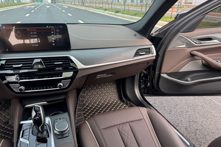 Used BMW 5 Series 2022 Second Facelift 530Li Leading Edition M Sport Package
