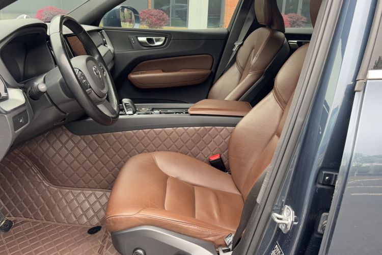 Used Volvo XC60 2023 B5 4x4 Smart Luxury Edition