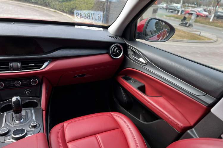 Used Alfa Romeo Stelvio 2017 2.0T 200HP Elite Edition
