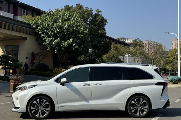 Used Toyota Granvia 2022 2.5L Hybrid Prestige Edition