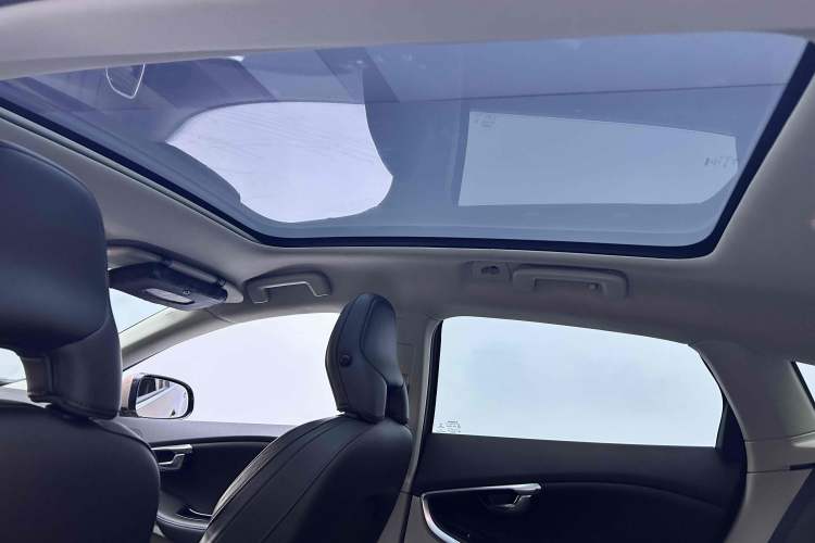 Used Volvo V40 2013 2.0T Zhiya Edition
