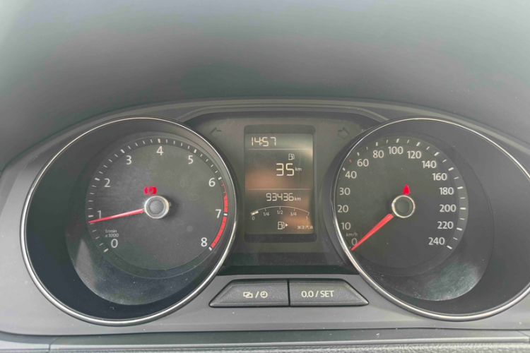 Used Volkswagen Lavida 2015 1.6L Manual Comfort Edition Odometer Close Up