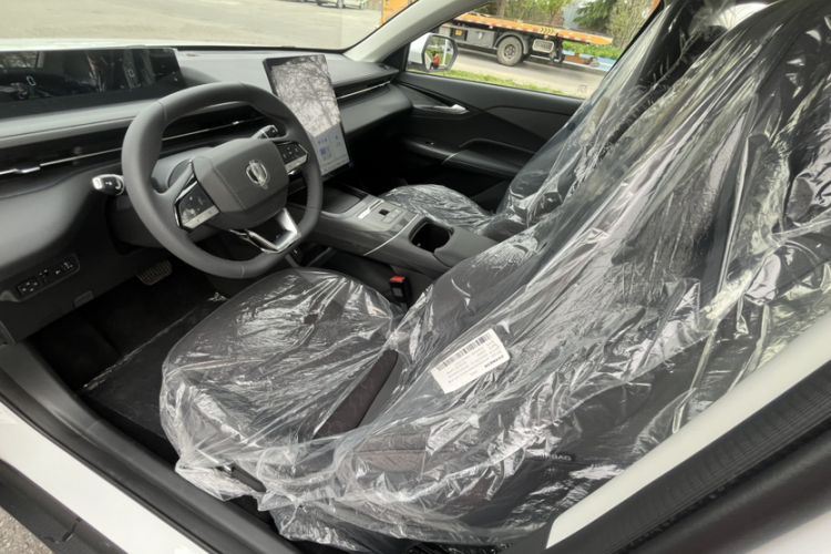 Used CHANGAN Eado PHEV 2025 Smart New Blue Whale 145KM High-Energy Edition Interior 6