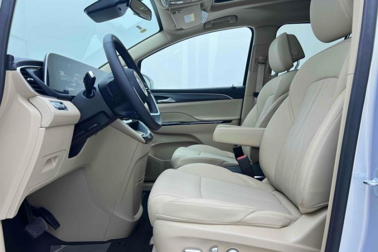 Used Buick GL8 New Energy 2025 Lu Shang Luxury Edition 7-Seater Interior 2